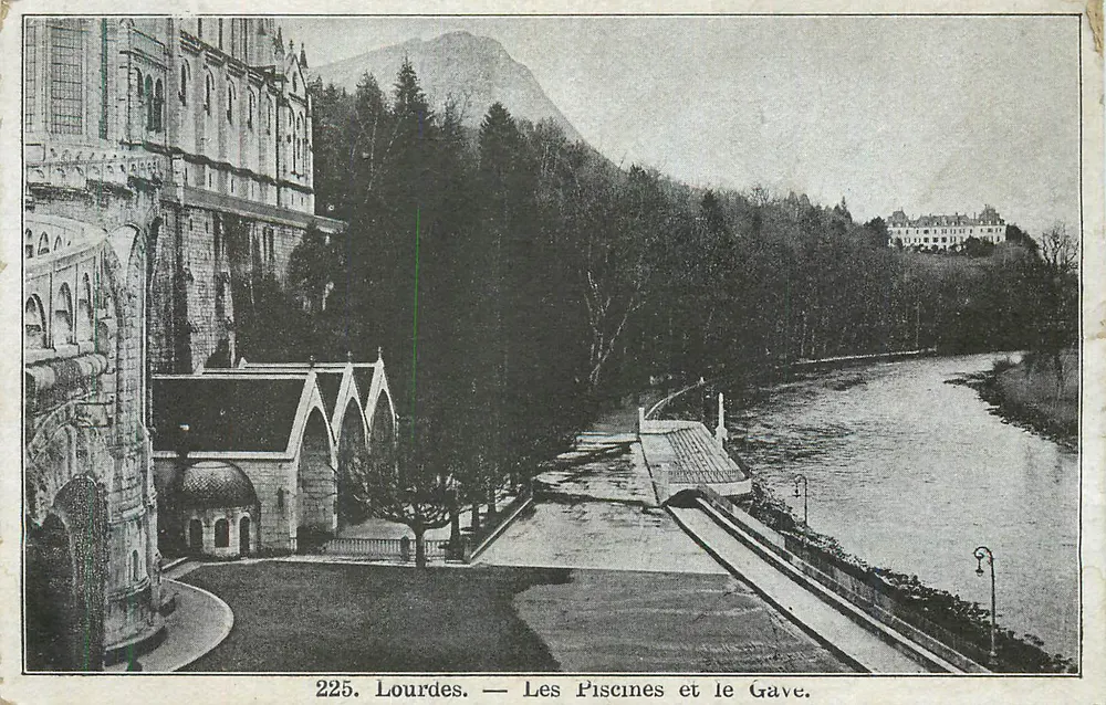 Lourdes — As Piscinas e o Gave. - Frente