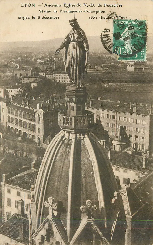 LYON — Alte Kirche Notre-Dame de Fourvière — Statue der Unbefleckten Empfängnis — errichtet am 8. Dezember 1852 (Höhe 5-60) - Vorderseite