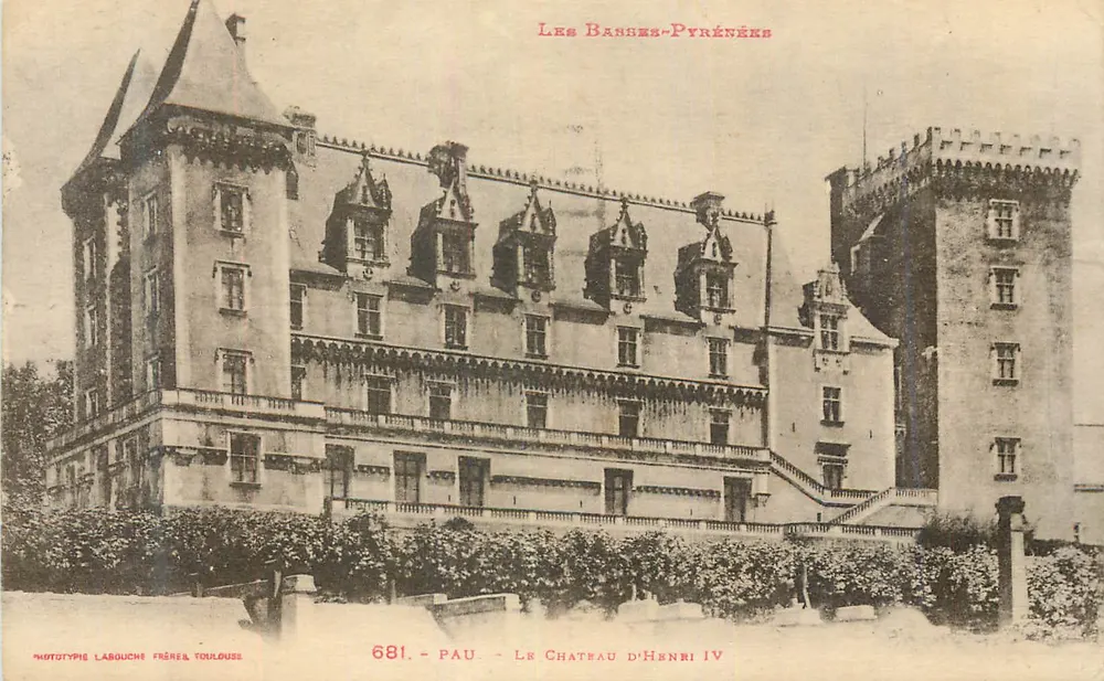 Pau - Schloss Henri IV — Les Basses-Pyrénées - Vorderseite