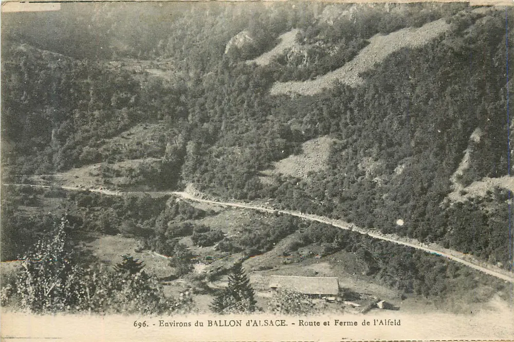 Umgebung des Ballon d'Alsace — Straße und Hof der Alfeld — Nr. 696 - Vorderseite