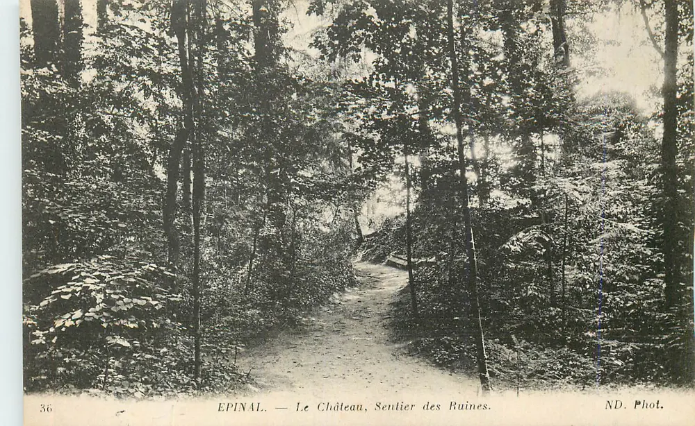 Epinal — O Castelo, Trilha das Ruínas — ND. Fot. - Frente