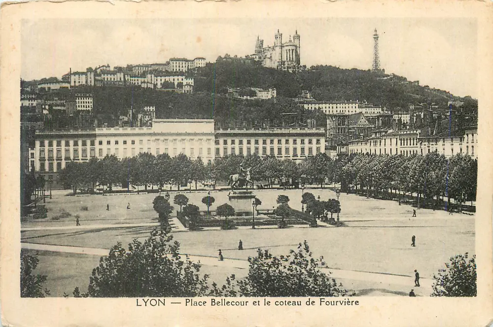 LYON — Place Bellecour und der Fourvière-Hügel - Vorderseite