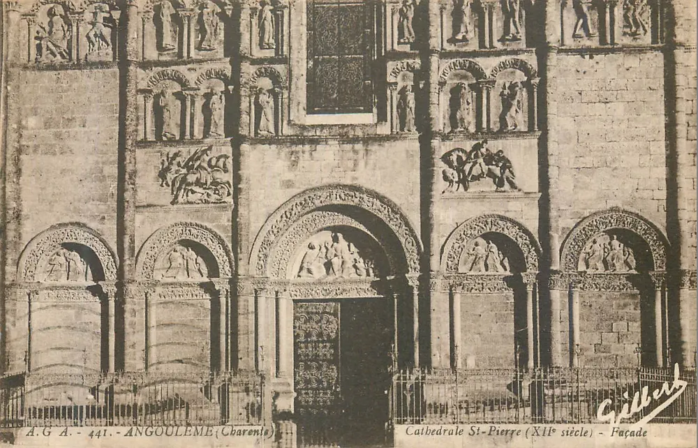 Kathedrale Saint-Pierre — Fassade des 12. Jahrhunderts — Angoulême (Charente) - Vorderseite