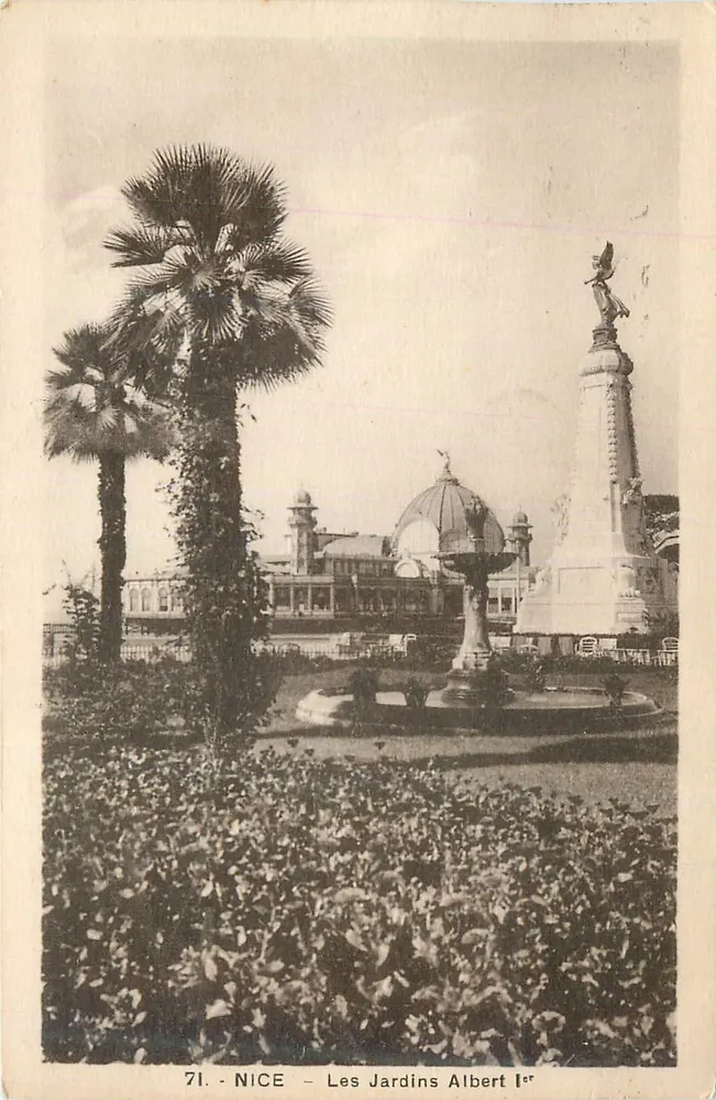 Nice - Os Jardins Albert Ier — monumento e fonte com palmeiras - Frente