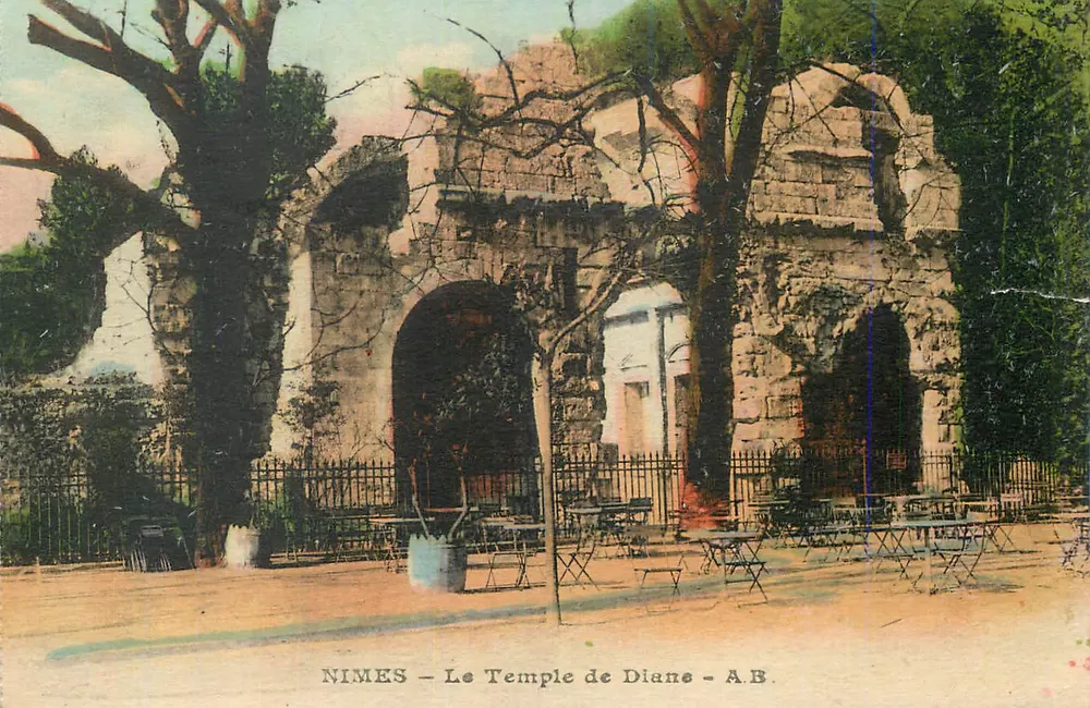 Nîmes — O Templo de Diana — A.B. - Frente