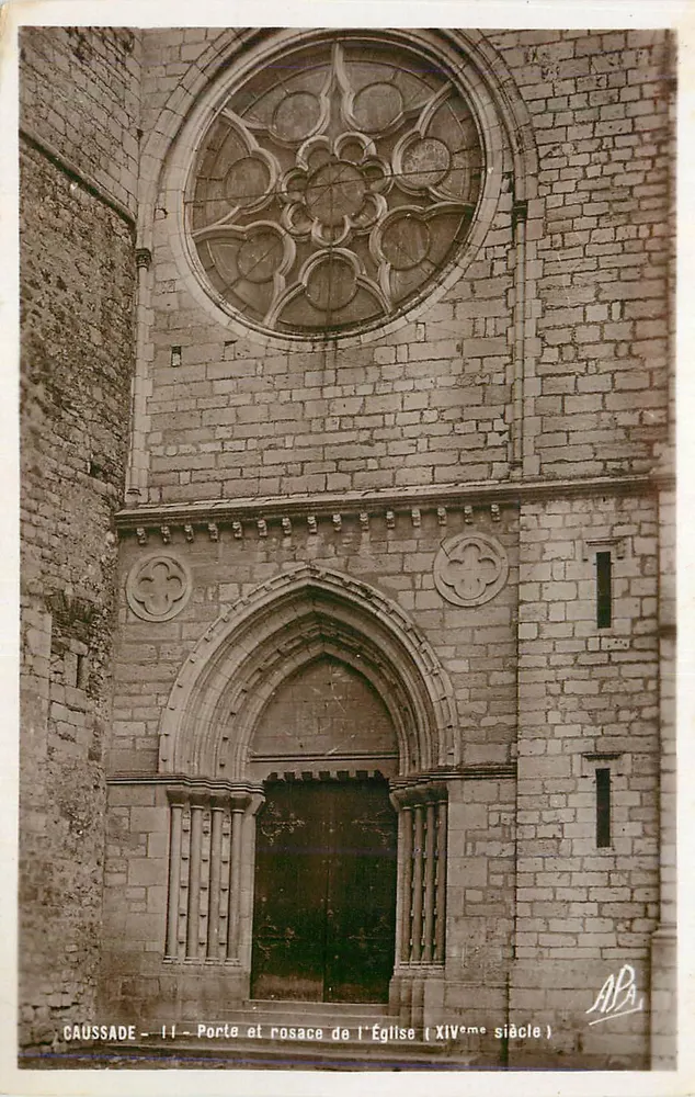 Caussade — Tor und Rosefenster der Kirche (14. Jahrhundert) - Vorderseite