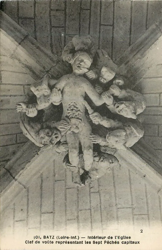 Batz (Loire-Inf.) — Innenraum der Kirche, Kappenstein mit Darstellung der sieben Todsünden - Vorderseite