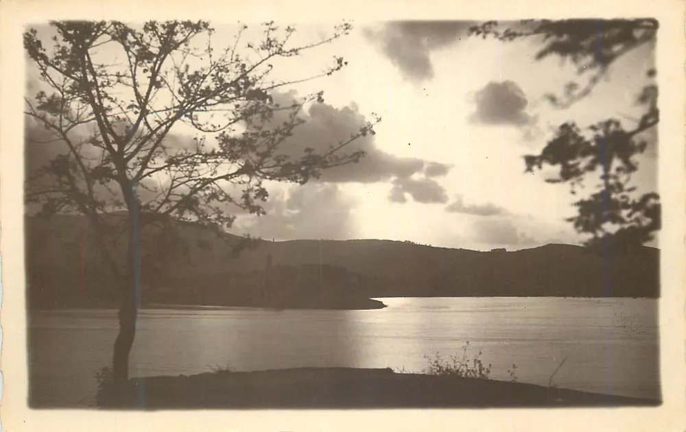 Lago da Albère — vista panorâmica — editor não identificável - Frente