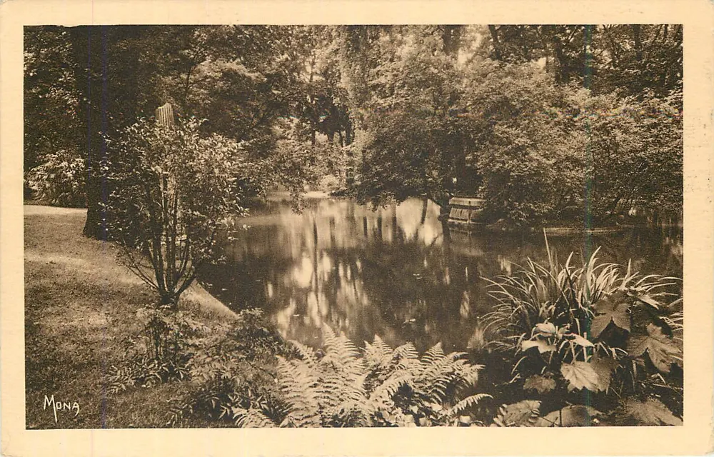 Parklandschaft mit Teich — Verlag MONS (Signatur sichtbar) - Vorderseite