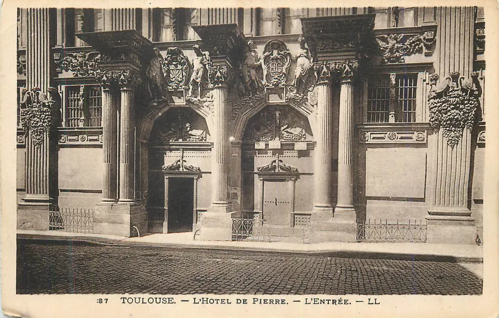 Toulouse — Das Hotel de Pierre — Die Eingangshalle — LL - Vorderseite