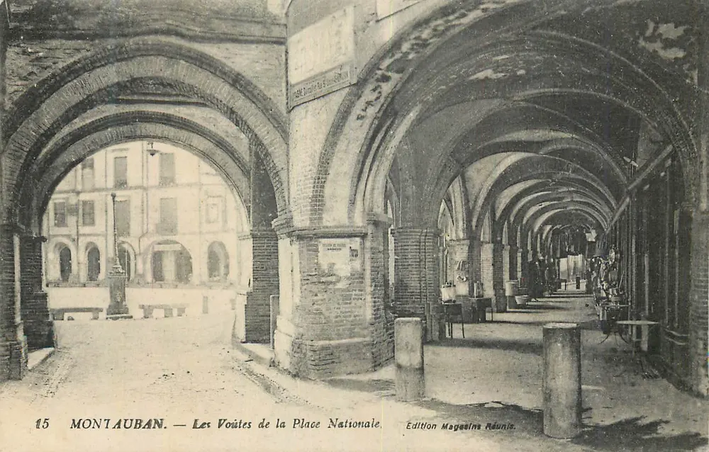 Montauban — Die Gewölbe der Place Nationale — Edition Magasins Réunis - Vorderseite