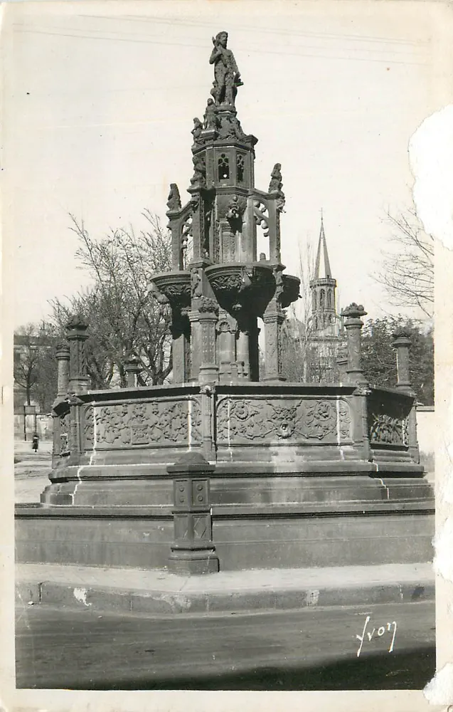 Fontäne der Place de la République — Ivon — Nr. 207 - Vorderseite