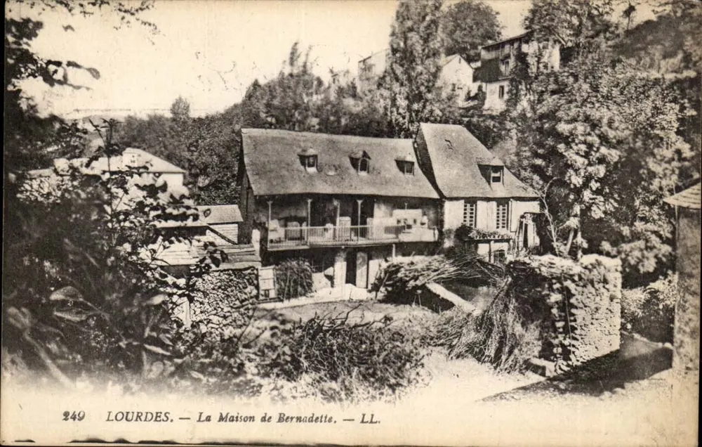 Lourdes — A Casa de Bernadette — LL. n°249 - Frente