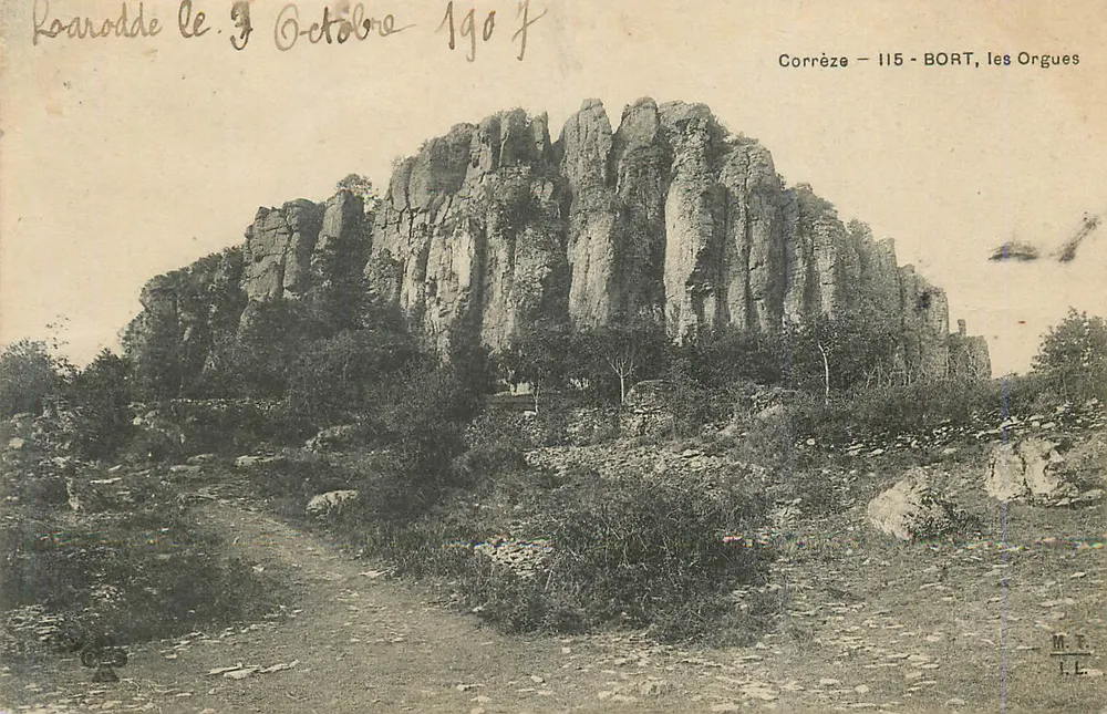 Bort, as Orgues — Corrèze — 115 - Frente