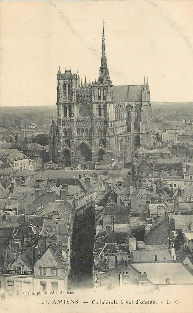 Amiens — Catedral vista de cima — L. C. — L. Caron, foto-editora Amiens - Frente