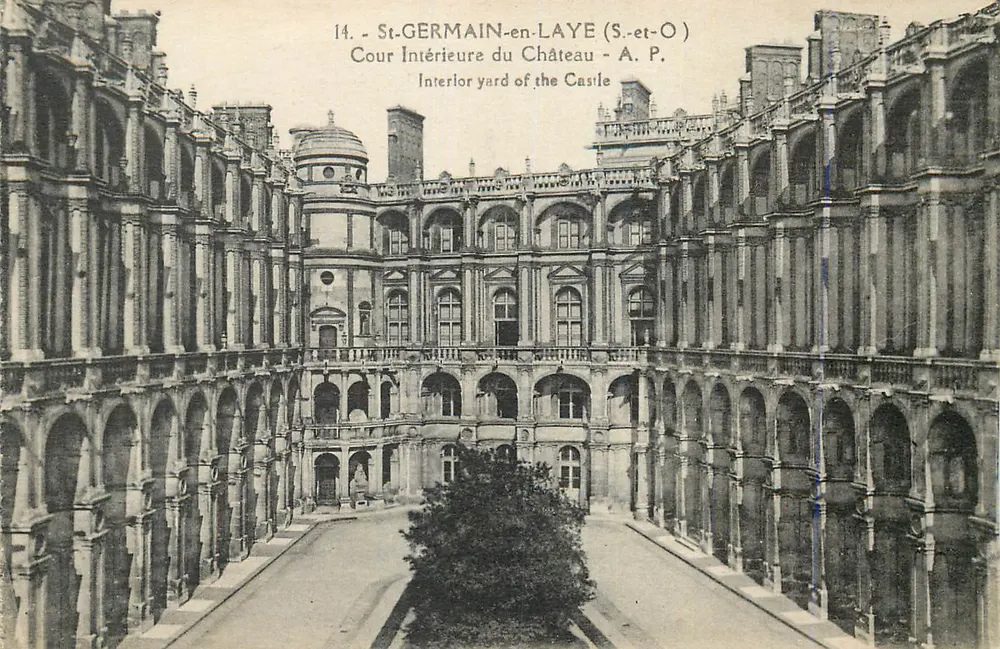 St-GERMAIN-en-LAYE — Innenhof des Schlosses — A. P. n°14 - Vorderseite