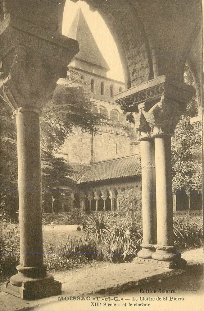 Moissac — Der Cloister von St Pierre — 13. Jahrhundert und der Turm - Vorderseite