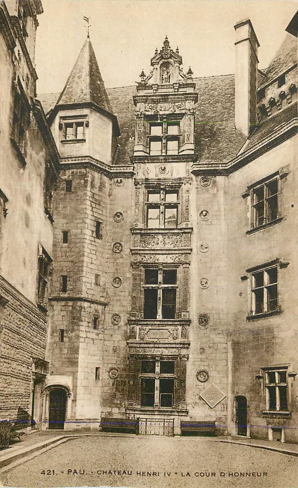 Pau - Schloss Henri IV - Der Ehrenhof — unbekannter Verleger, Seriennummer 421 - Vorderseite