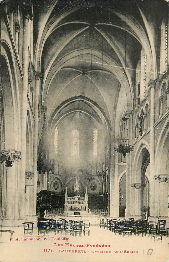 Cauterets - Innenansicht der Kirche — Les Hautes-Pyrénées — Foto von Labouche Fr. - Toulouse - Vorderseite