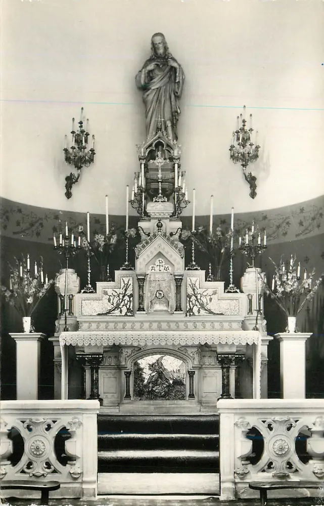 Innenansicht einer Kirche — Altar mit Statue Jesu — unbekannter Verleger - Vorderseite