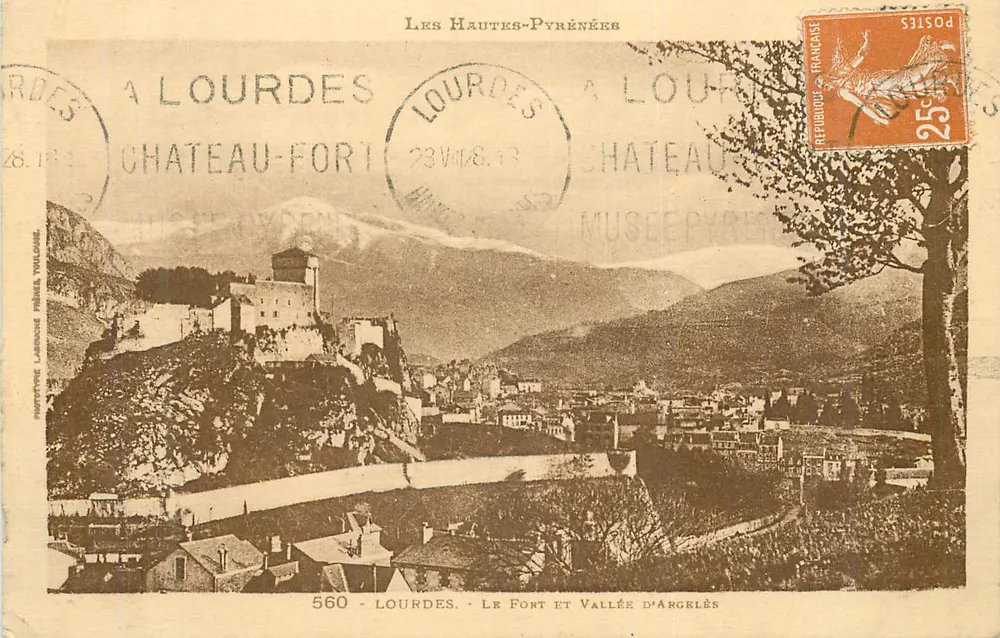 Lourdes — Der Bergfried und die Tal der Anglès — Die Hautes-Pyrénées — Verleger: Lourdes Druckerei, Nr. 560 - Vorderseite