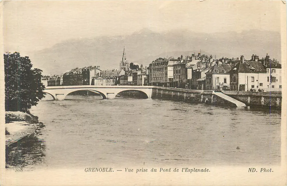 Grenoble — Vista tirada do Ponte da Esplanada — ND. Fot. - Frente