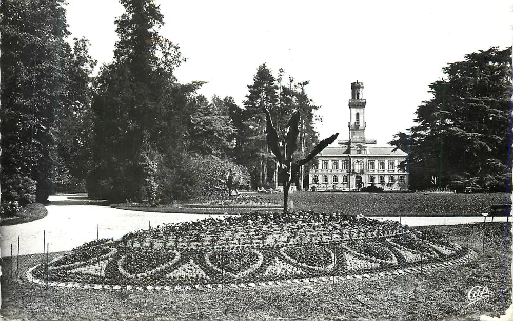 Jardim botânico — vista do prédio principal com fonte e trilhas — editor C.O.P. - Frente