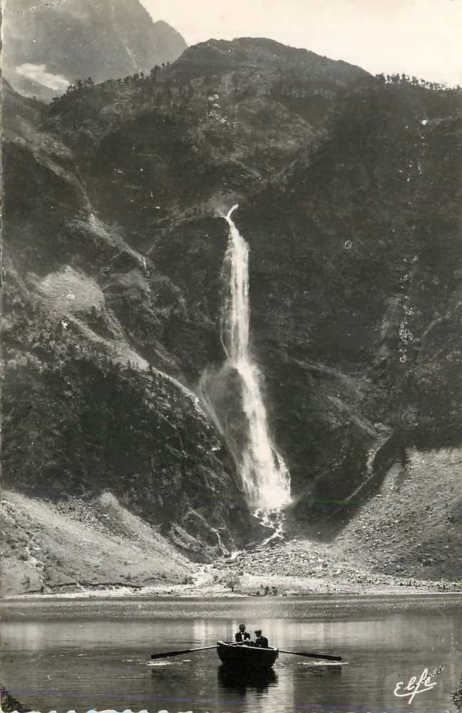 Cachoeira nas montanhas — Editor Elfe, número de série não visível - Frente