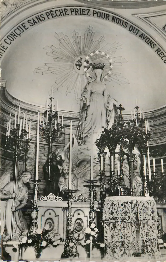 Notre-Dame de Lourdes — zentrale Statue in einem Heiligtum — Verlag nicht sichtbar - Vorderseite