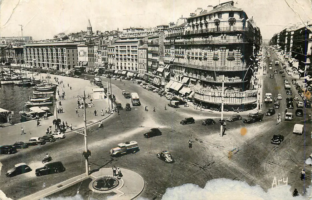 Place de la République — vue du port et du bâtiment « Charles Le Borgne » — éditeur Ary - Vorderseite