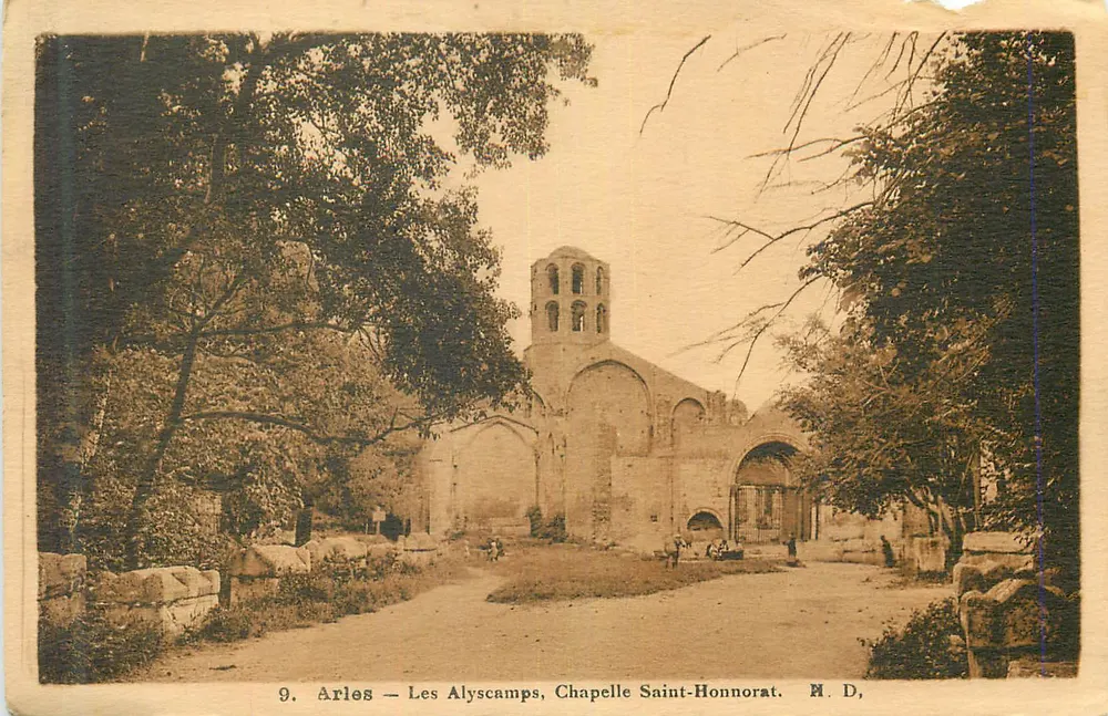 Arles — Die Alyscamps, Kapelle Saint-Honnorat — M. D. - Vorderseite