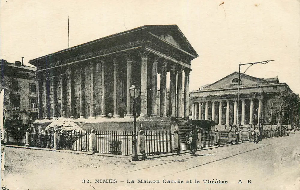 Nîmes — Die Maison Carrée und das Theater — A R - Vorderseite