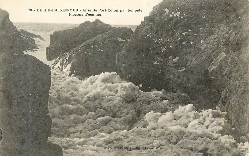Belle-Île-en-Mer - Anse de Port-Coton bei Sturm - Schneeflocken aus Schaum - Vorderseite