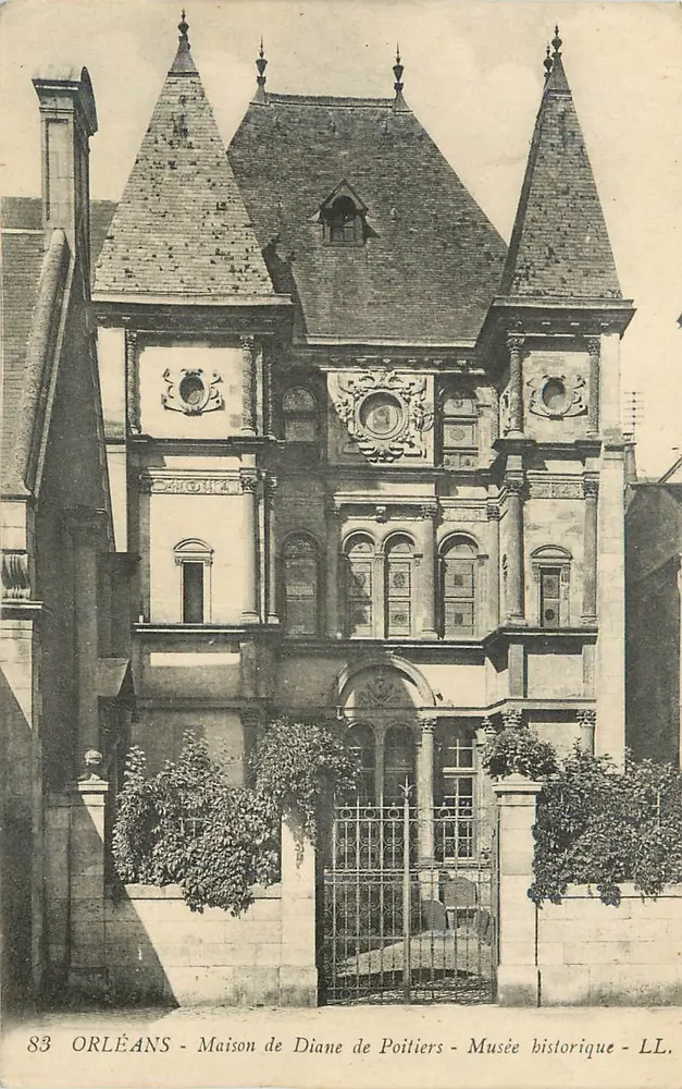 Orléans - Haus von Diane de Poitiers - Historisches Museum - LL. - Vorderseite