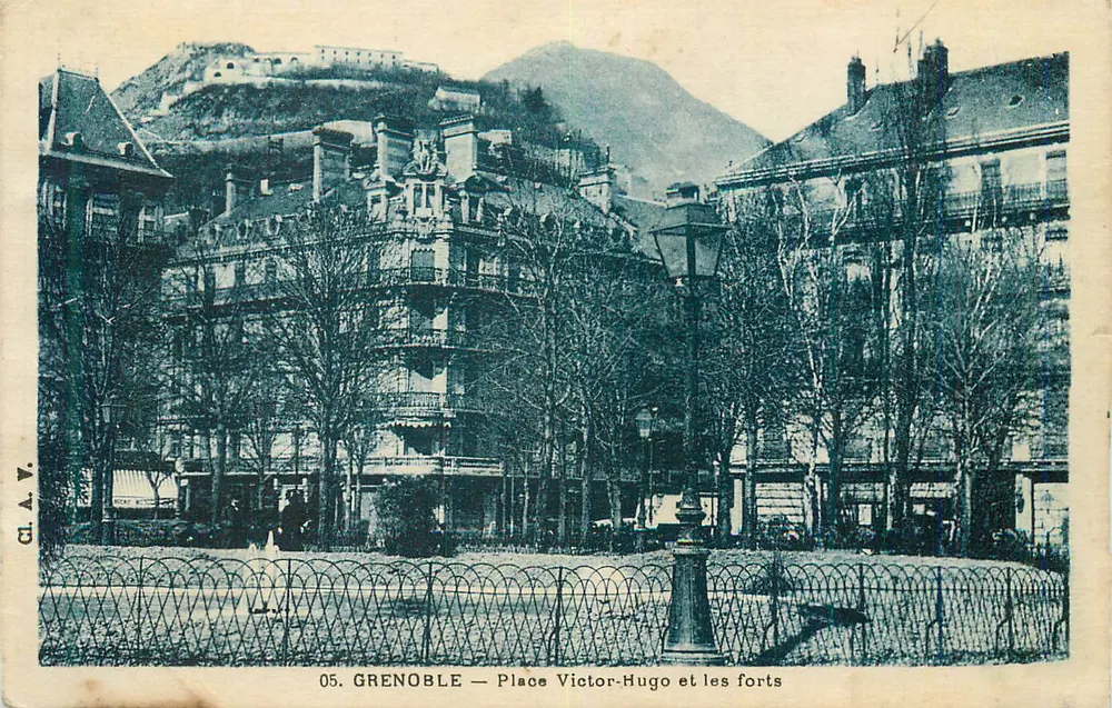 Grenoble — Place Victor-Hugo und die Festungen - Vorderseite