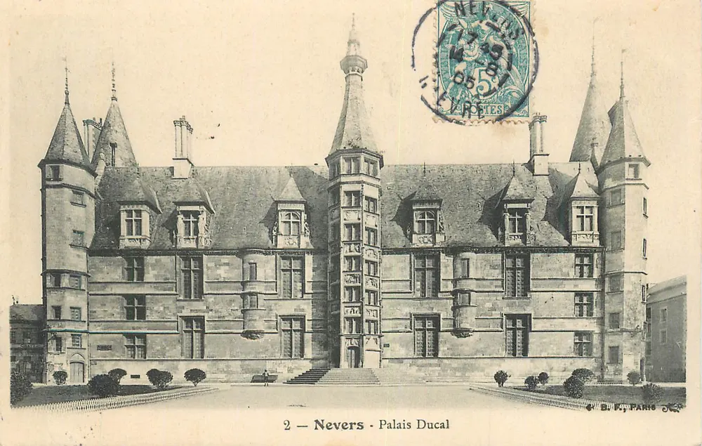 Nevers - Palácio Ducal — editor C. Dufa, Paris, n°2 - Frente