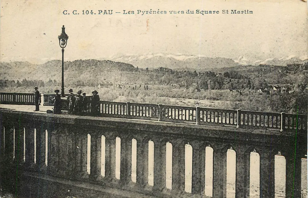 As Pirineus vistas do Square St Martin — Pau — C.C. 104 - Frente