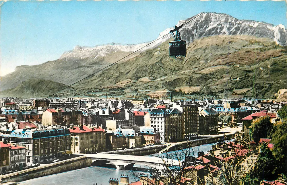 Estação da Costa Azul — vista panorâmica com teleférico — editor não visível - Frente