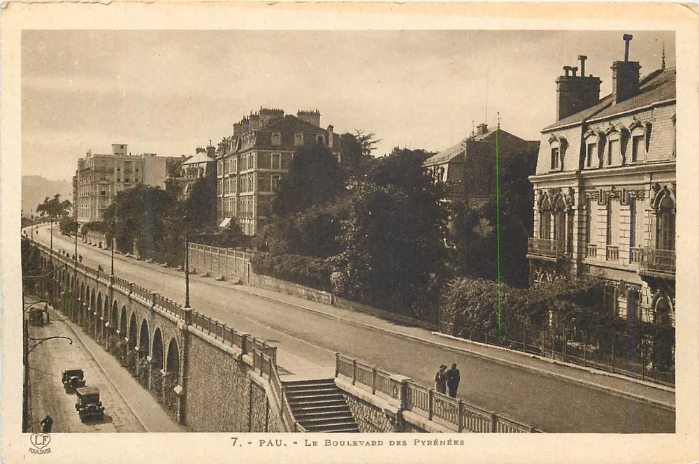 Pau - O Boulevard dos Pirineus — vista panorâmica — editor LF Poulleux, n°7 - Frente