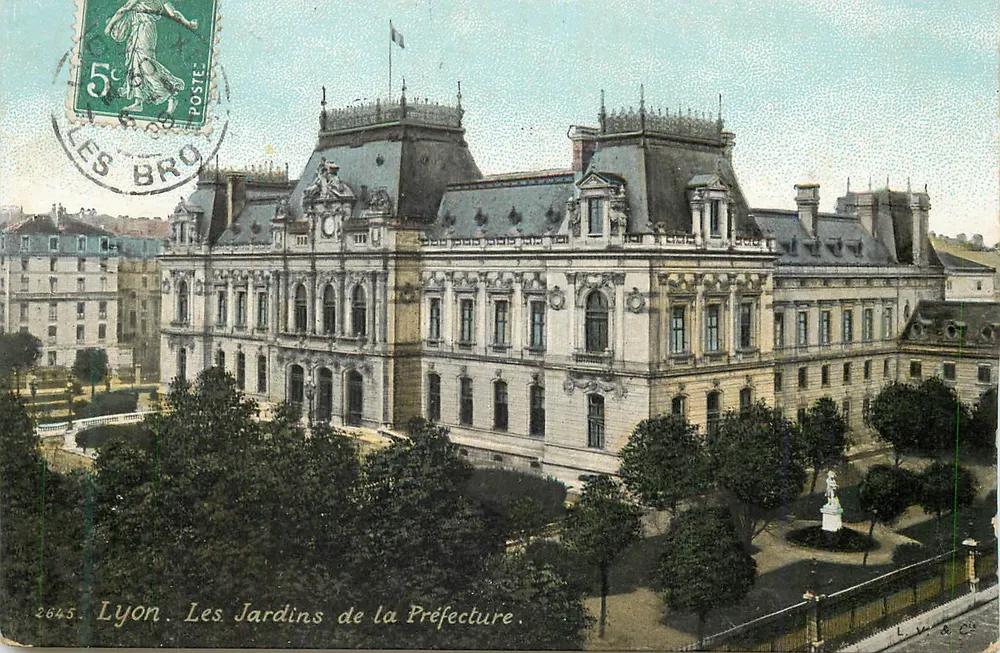 Lyon — Os Jardins da Prefeitura — L.V. & Cie - Frente