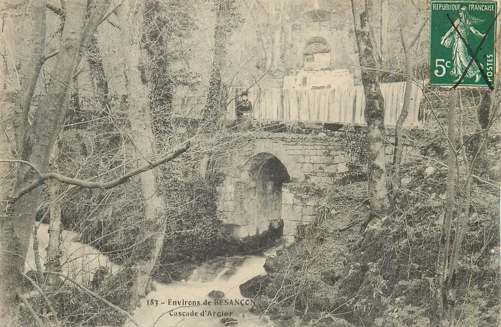 Arredores de BESANÇON — Cachoeira de Arcier — editor não visível - Frente