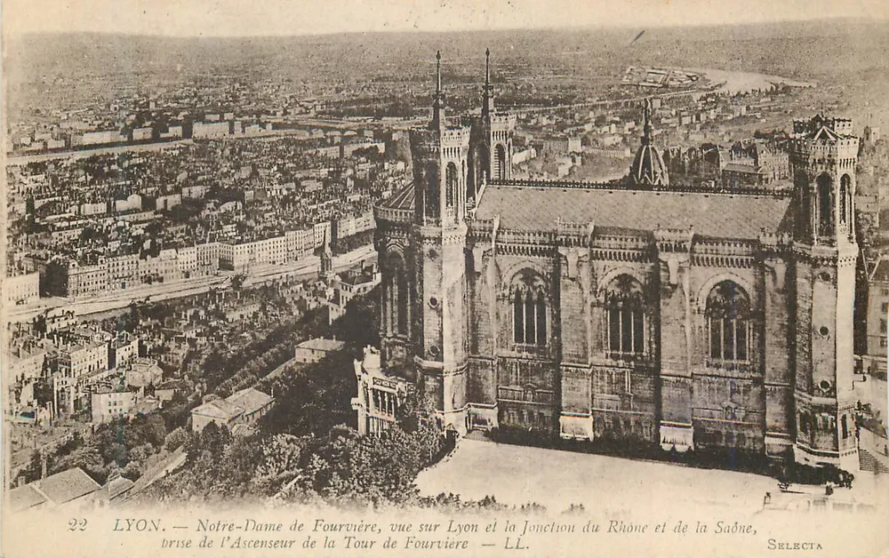 LYON — Notre-Dame de Fourvière, vista sobre Lyon e a junção do Rhône e da Saône — SELECTA - Frente