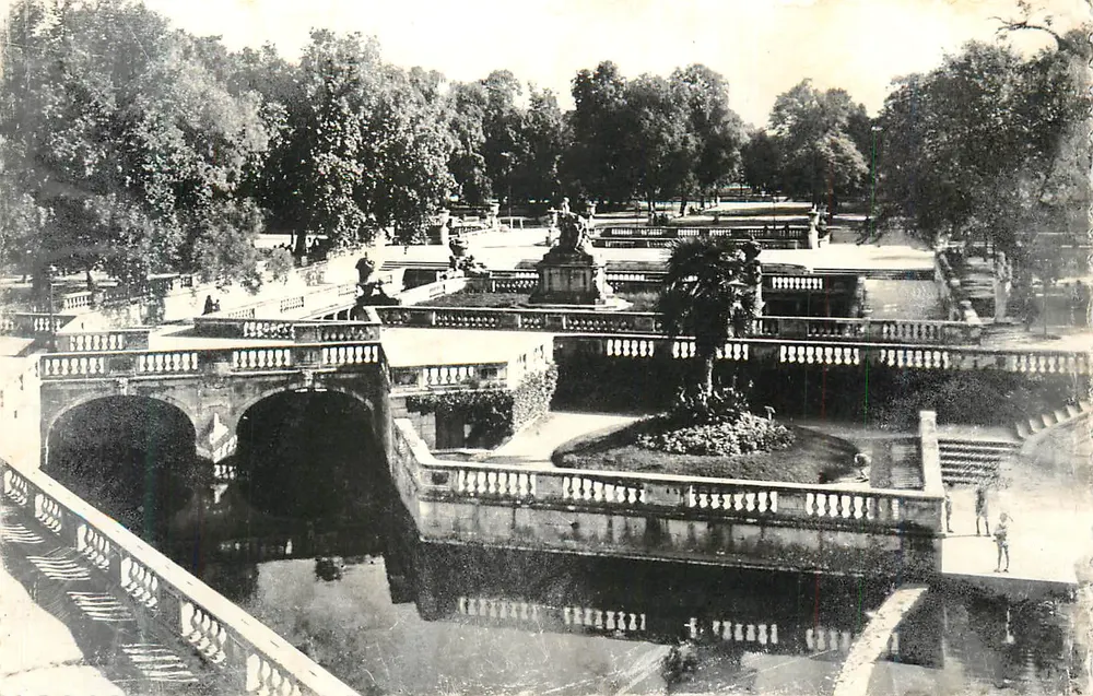 Garten des Bischofs — Ansicht des Bassins und der Brücke — unbekannter Verlag - Vorderseite