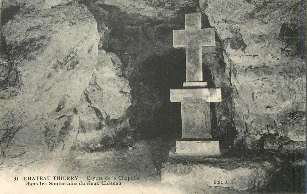 Krypta der Kapelle — in den unterirdischen Räumen des alten Schlosses — Schloss Thierry — Verlag J.B. - Vorderseite