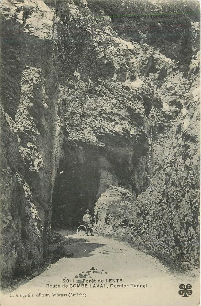 Route de Combe Laval, Letzter Tunnel — Wald von Lente — C. Artige fils, Verlag, Aubenas (Ardèche) - Vorderseite