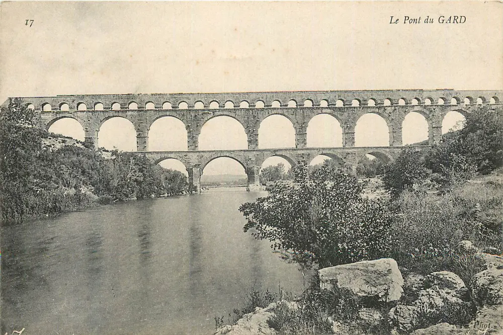 O Ponte du Gard — vista do viaduto sobre o Gard — editor Pligot, n° 17 - Frente