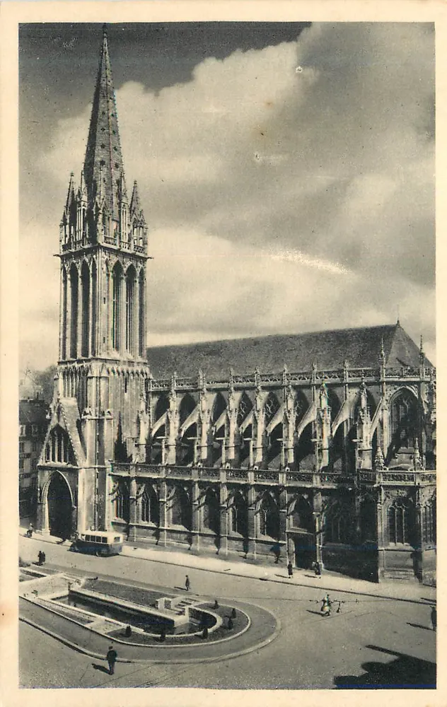 Igreja de São Pedro de Reims — vista da torre e do transepto — editor não visível - Frente