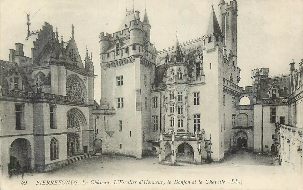 Pierrefonds — Das Schloss, die Ehrenstiege, der Bergfried und die Kapelle — LL. - Vorderseite