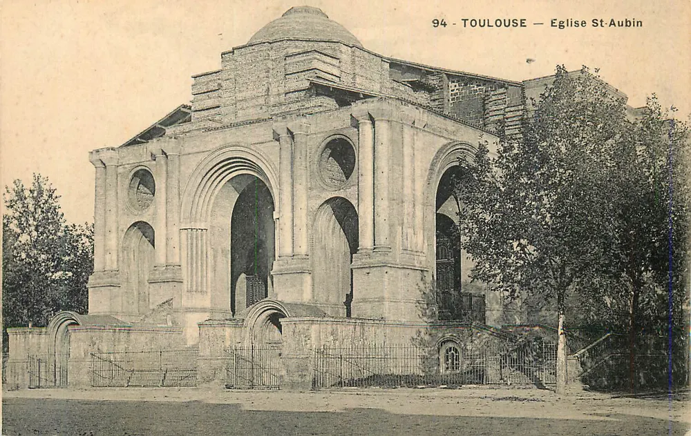 Toulouse — Igreja de São Aubin — vista da estrutura em ruínas - Frente