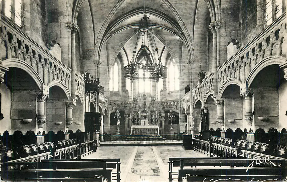 Innenansicht der Kathedrale — Ansicht der Kirche und des Altars — Verleger A. TOP, Nr. 107 - Vorderseite